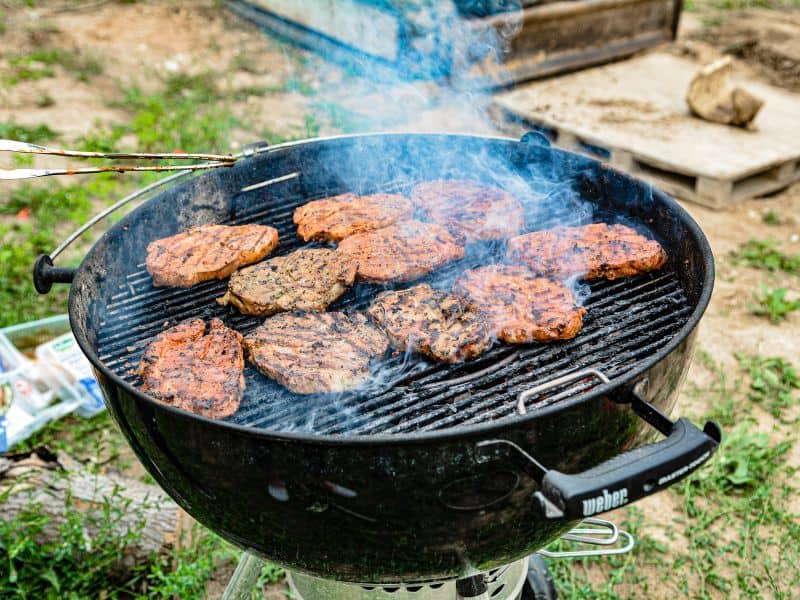 Gas vs Charcoal: The Ultimate Grilling Showdown - Outdoorsy Days